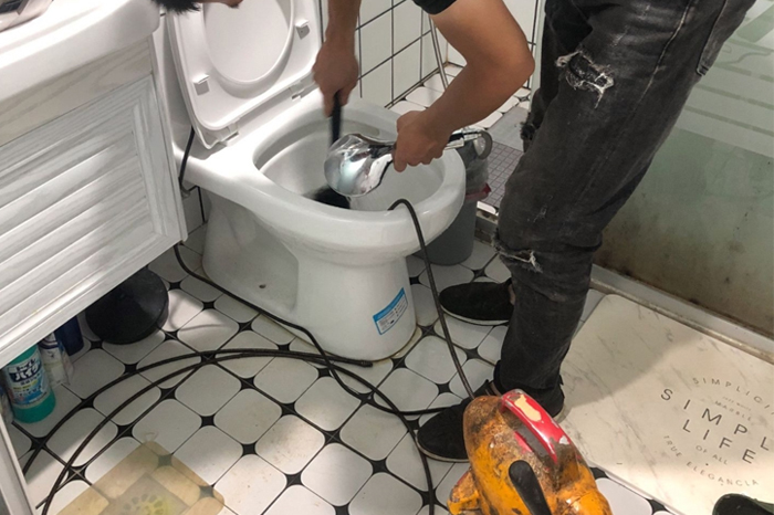 东澳镇疏通下水道