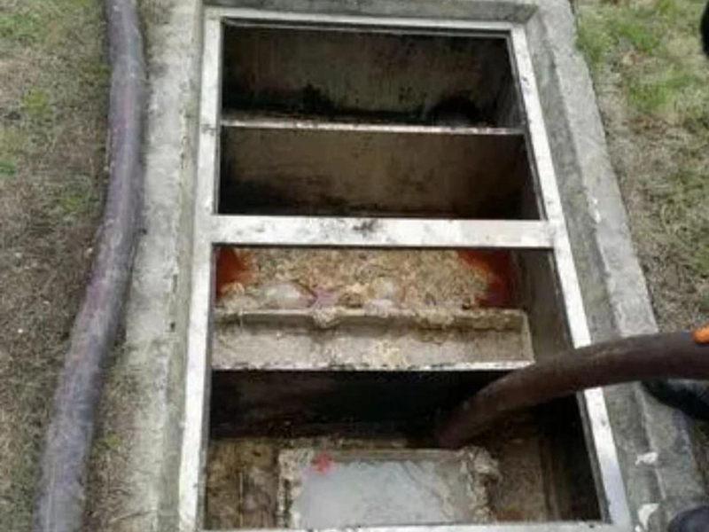 东澳镇隔油池清理