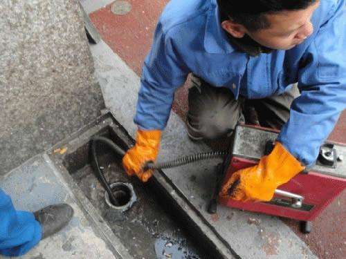 东澳镇疏通下水道