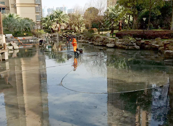 东澳镇景观池淤泥清理